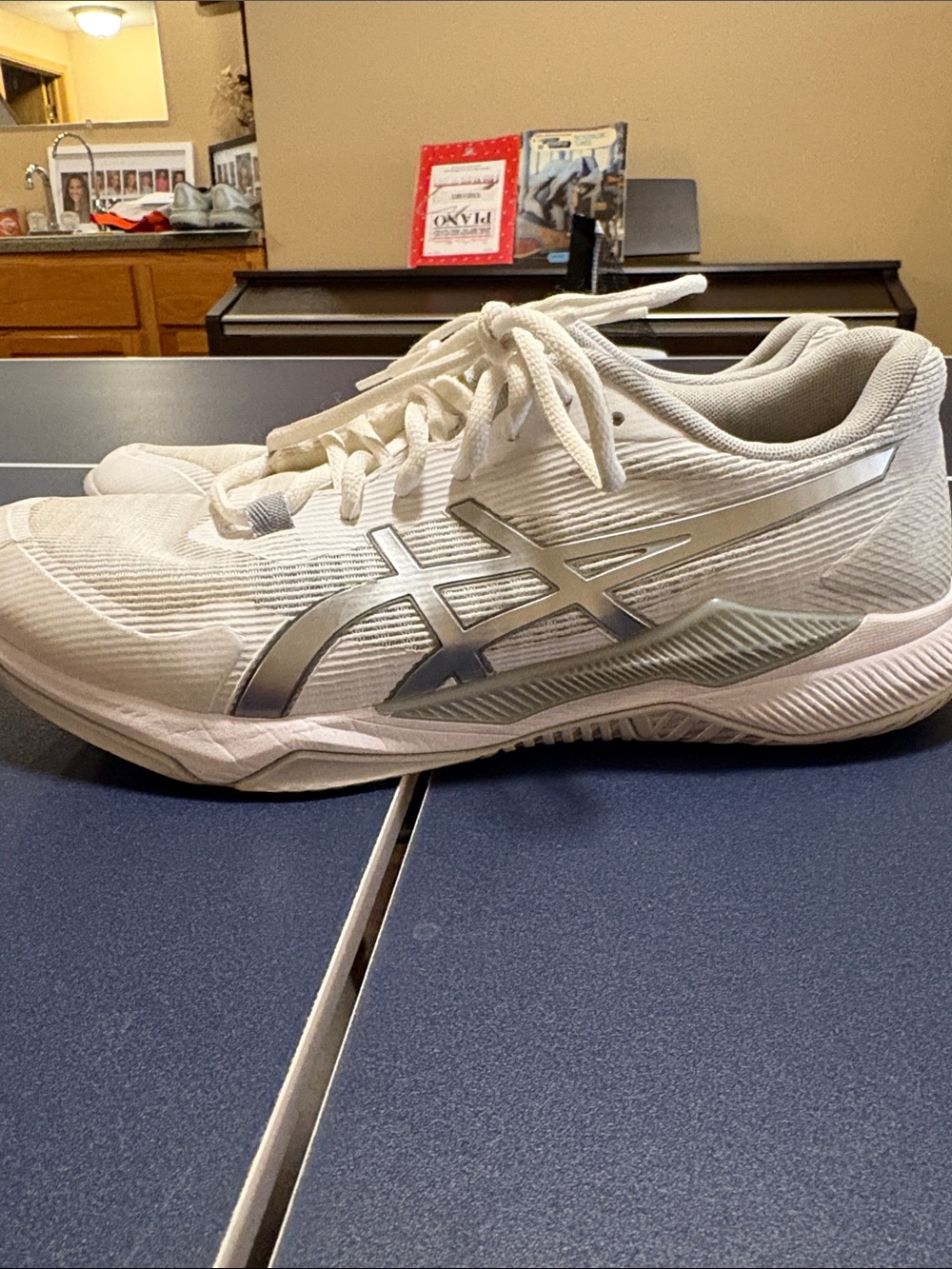 ASICS women’s size 9.5 Lightweight White volleyball shoes
